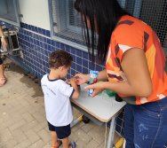 DIA DE PLANTAR RABANETES COM O CMEI REGIONAL SILVESTRE - PEQUENOS HORTICULTORES NO PROJETO COLORIR SUSTENTÁVEL