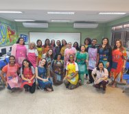 CONTANDO HISTÓRIAS COLORINDO VIDAS - PROJETO APOIE - PSICÓLOGOS E ASSISTENTES SOCIAIS (CARIACICA)