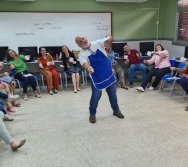 CONTANDO HISTÓRIAS COLORINDO VIDAS - PROJETO APOIE - PSICÓLOGOS E ASSISTENTES SOCIAIS (CARIACICA)